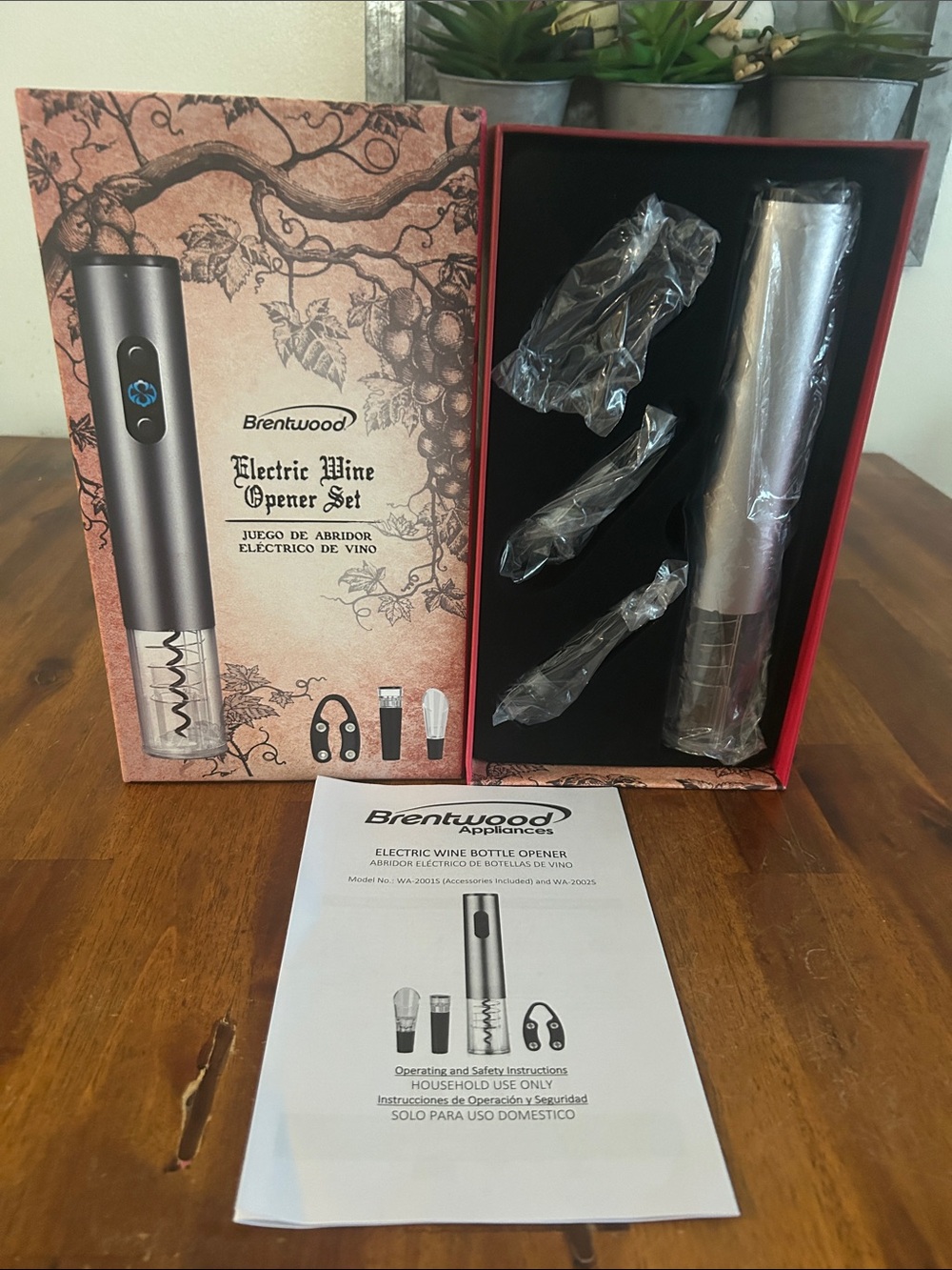 Brentwood Silver Electric Wine Opener Set-Aerator Pourer, Vacuum Stopper, Cutter